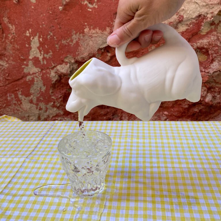 Carafe en forme de chien