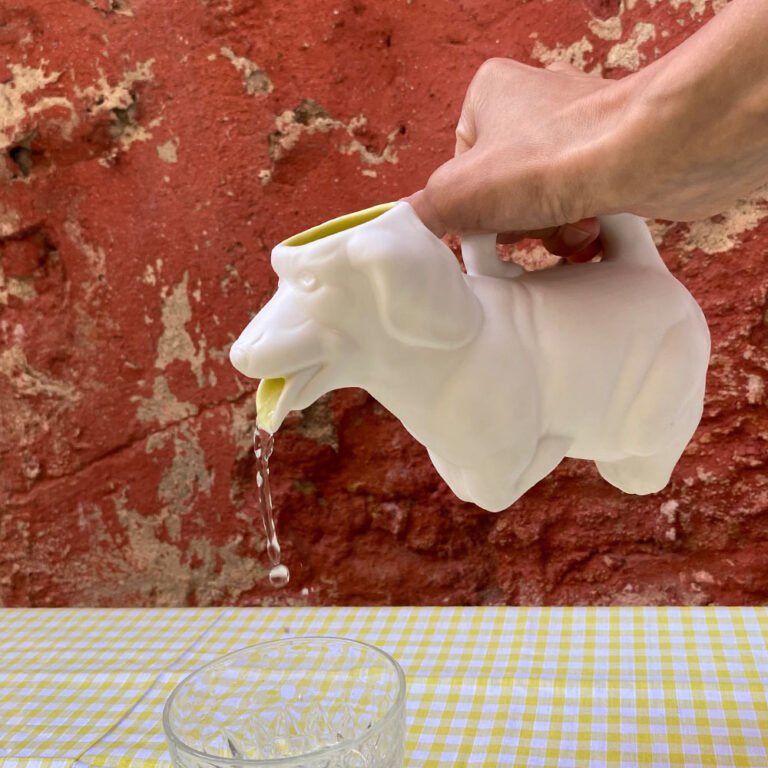 Carafe en forme de chien